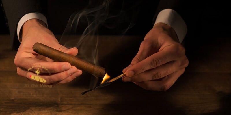 Hướng dẫn kỹ thuật hút xì gà cơ bản